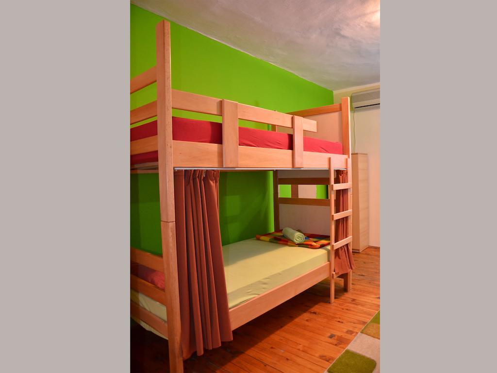 Hostel Kalonis Skopje Exterior photo